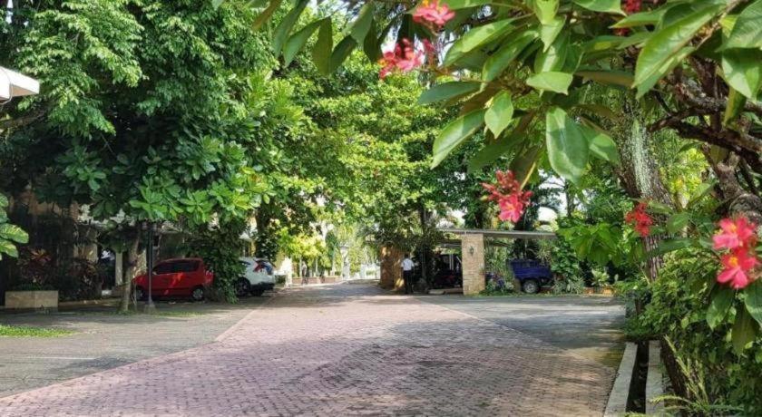 Hotel Sulawesi Джембер Екстер'єр фото